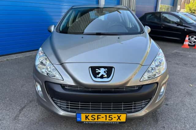 Peugeot 308 (2010) thumbnail 3