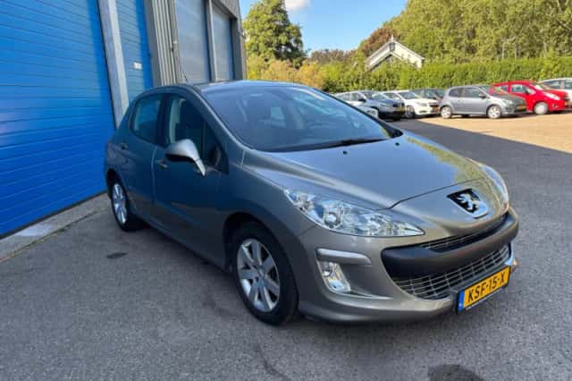 Peugeot 308 (2010) thumbnail 4
