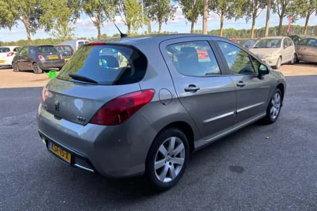 Peugeot 308 (2010) thumbnail 5