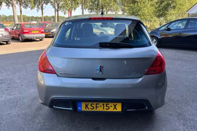Peugeot 308 (2010) thumbnail 6
