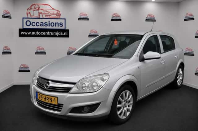 Opel Astra (2009) thumbnail 1