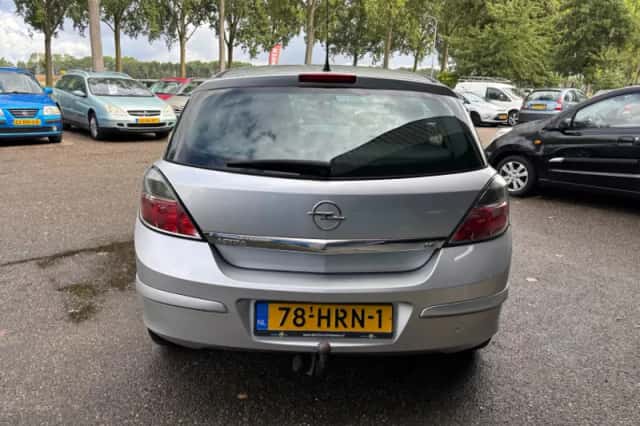 Opel Astra (2009) thumbnail 6