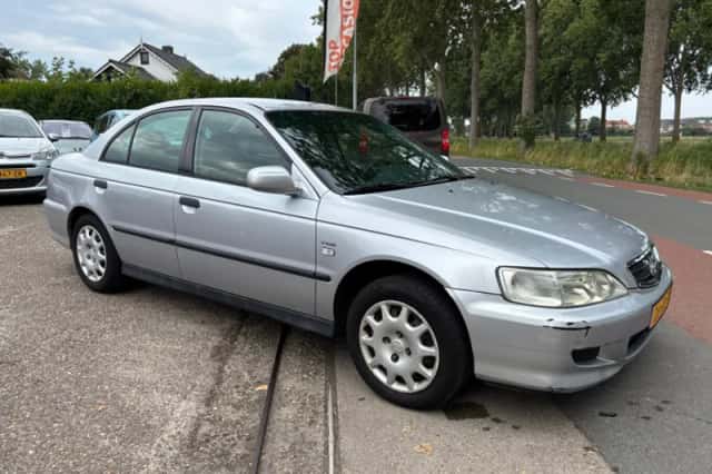 Honda Accord (2001) thumbnail 3