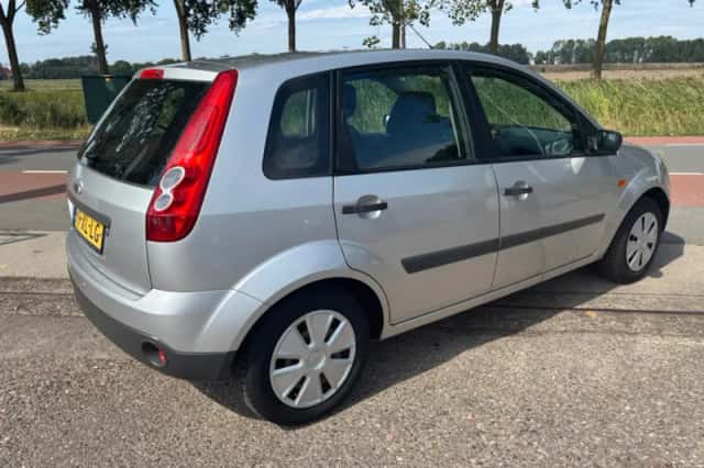 Ford Fiesta (2007) thumbnail 4