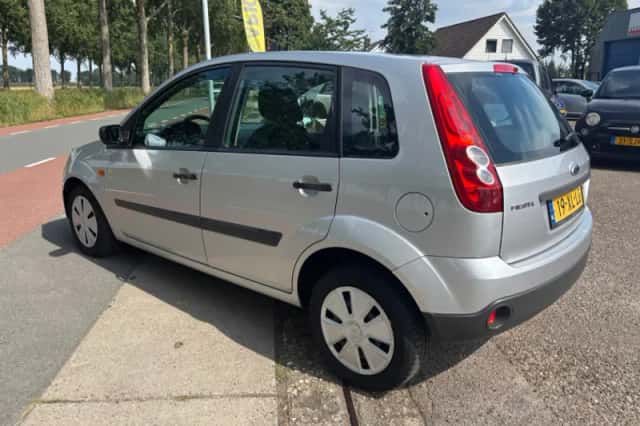 Ford Fiesta (2007) thumbnail 6