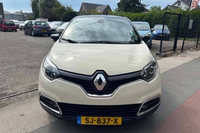 Renault Captur (2017) thumbnail 2