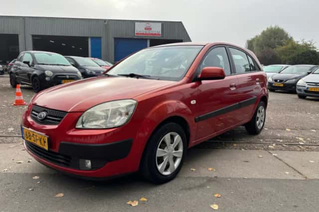 Kia Rio (2005) thumbnail 1