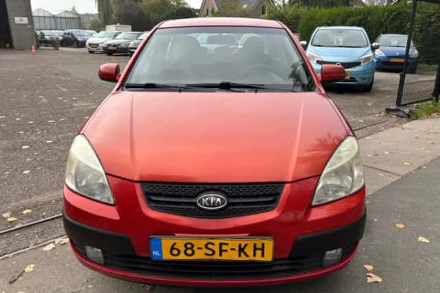 Kia Rio (2005) thumbnail 2
