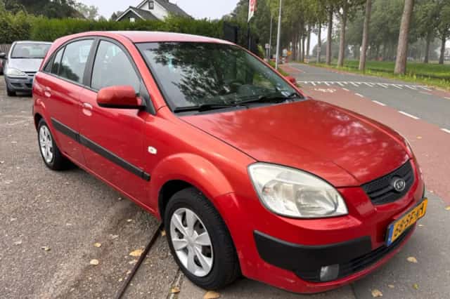 Kia Rio (2005) thumbnail 3