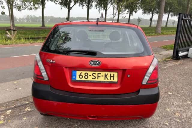 Kia Rio (2005) thumbnail 5
