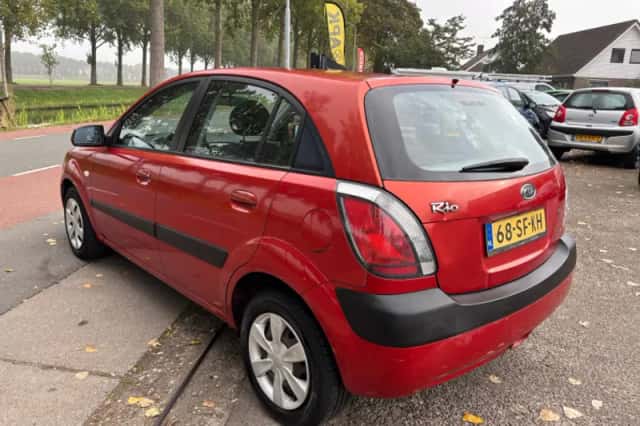 Kia Rio (2005) thumbnail 6
