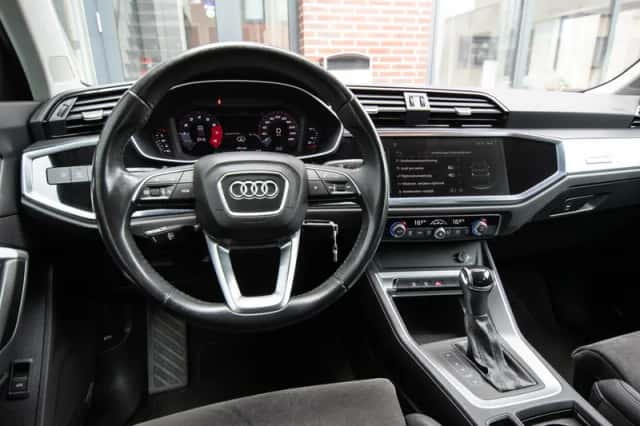 Audi Q3 (2019) thumbnail 4