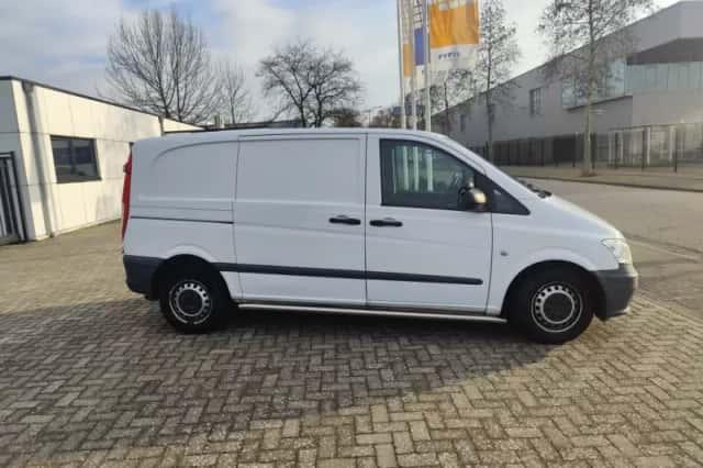 Mercedes-Benz Vito (2011) thumbnail 3