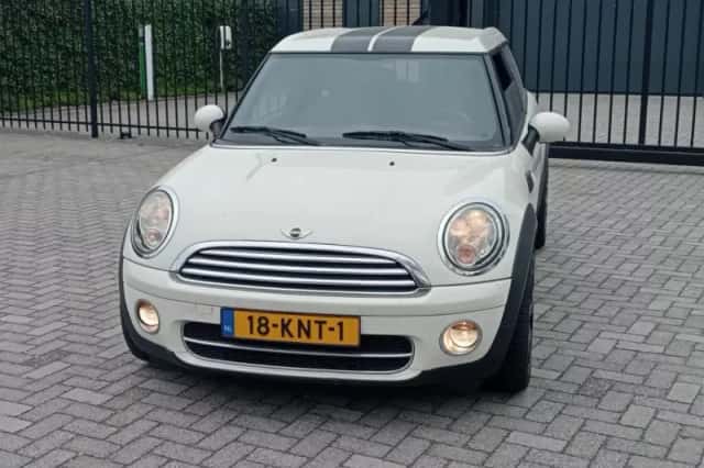 MINI Clubman (2010) thumbnail 2