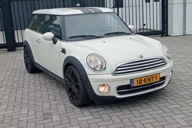 MINI Clubman (2010) thumbnail 3