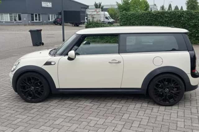 MINI Clubman (2010) thumbnail 4