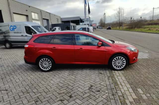Ford Focus (2011) thumbnail 3