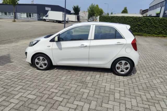 Kia Picanto (2013) thumbnail 5
