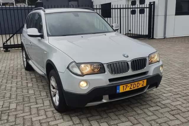BMW X3 (2010) thumbnail 2