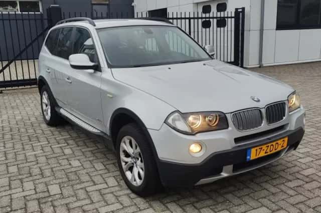 BMW X3 (2010) thumbnail 3