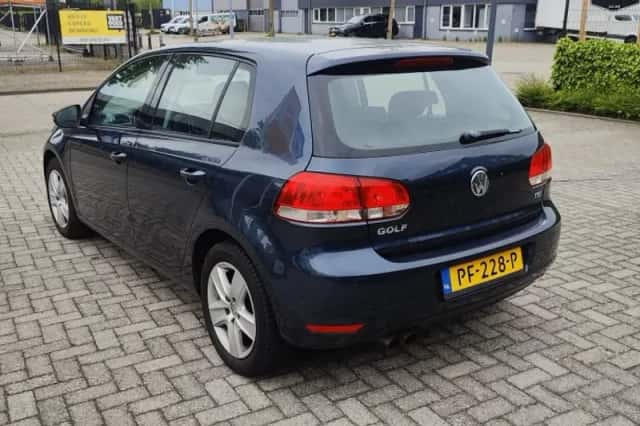 Volkswagen Golf (2009) thumbnail 4