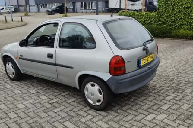 Opel Corsa (1998) thumbnail 3