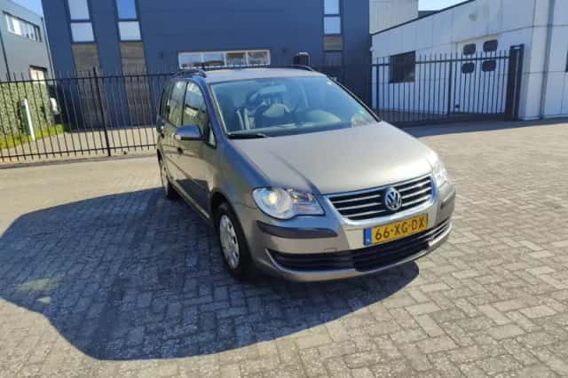 Volkswagen Touran (2007) thumbnail 2