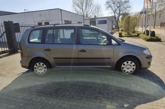 Volkswagen Touran (2007) thumbnail 3