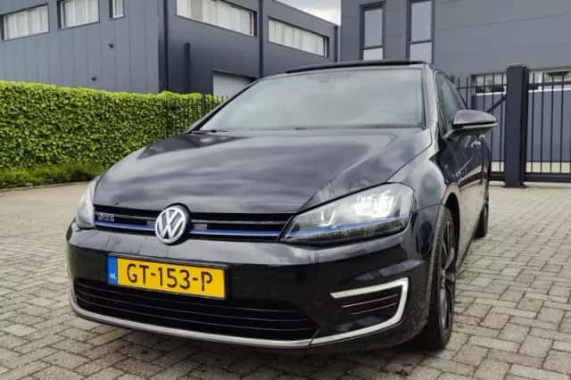 Volkswagen Golf (2015) thumbnail 1