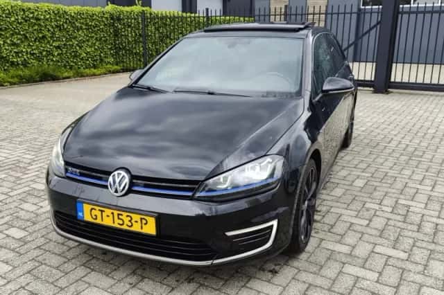 Volkswagen Golf (2015) thumbnail 2