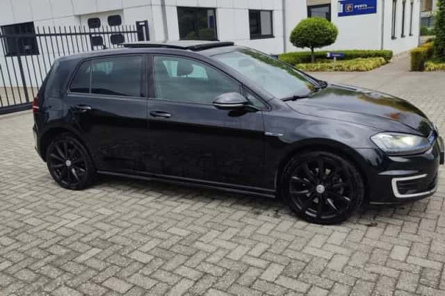 Volkswagen Golf (2015) thumbnail 4