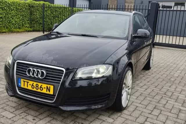 Audi A3 (2010) thumbnail 2