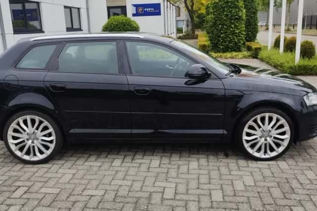 Audi A3 (2010) thumbnail 4