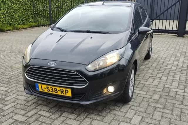 Ford Fiesta (2013) thumbnail 2