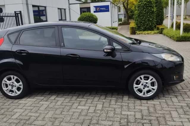 Ford Fiesta (2013) thumbnail 3
