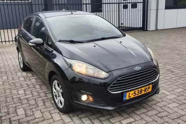 Ford Fiesta (2013) thumbnail 4