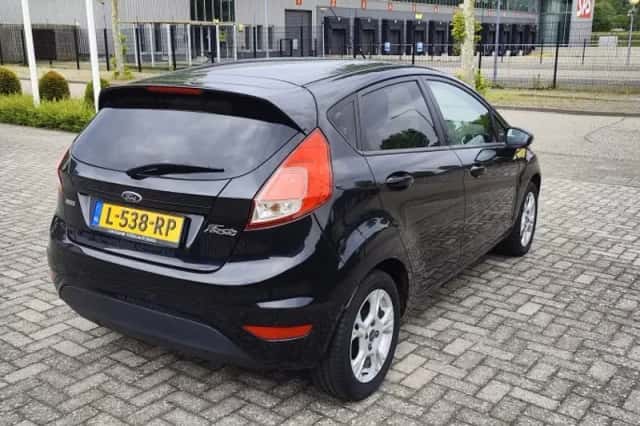 Ford Fiesta (2013) thumbnail 5