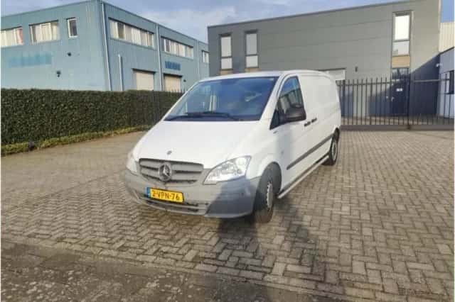 Mercedes-Benz Vito (2011) thumbnail 2