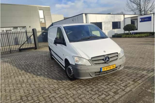 Mercedes-Benz Vito (2011) thumbnail 3