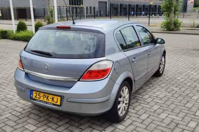 Opel Astra (2004) thumbnail 4