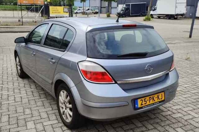 Opel Astra (2004) thumbnail 6