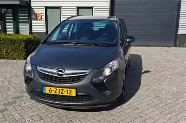 Opel Zafira (2015) thumbnail 1