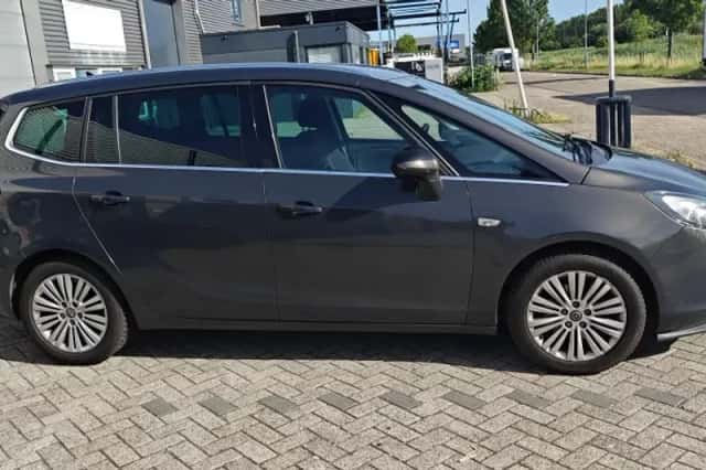 Opel Zafira (2015) thumbnail 4