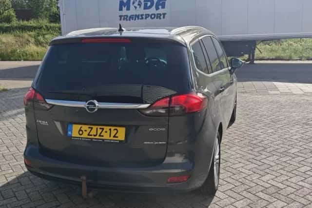 Opel Zafira (2015) thumbnail 6