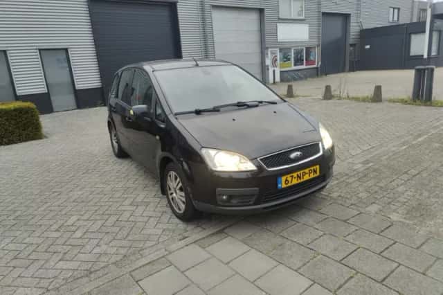 Ford Focus (2004) thumbnail 2