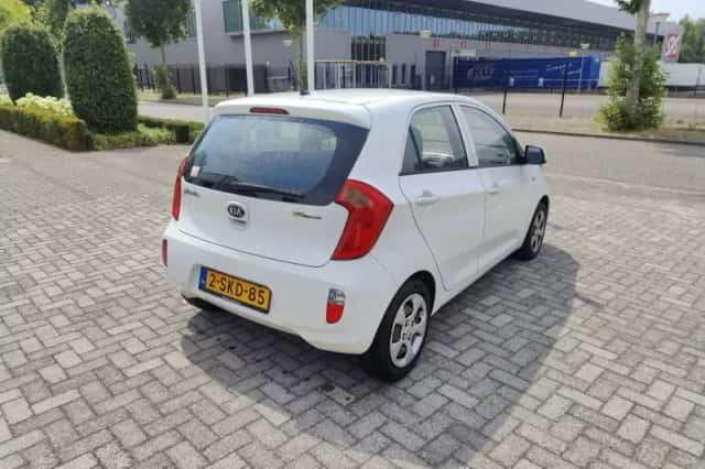 Kia Picanto (2013) thumbnail 3