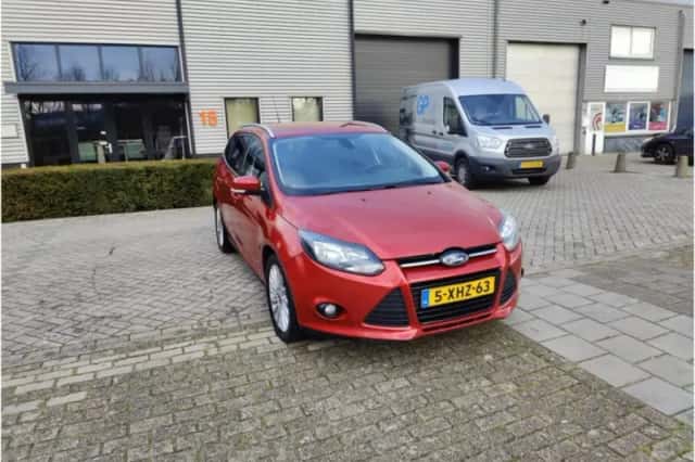 Ford Focus (2011) thumbnail 2