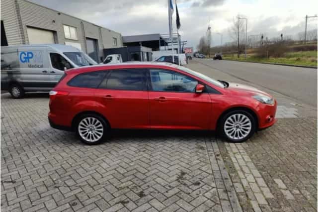 Ford Focus (2011) thumbnail 3