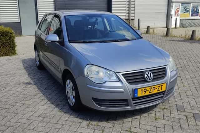 Volkswagen Polo (2008) thumbnail 2