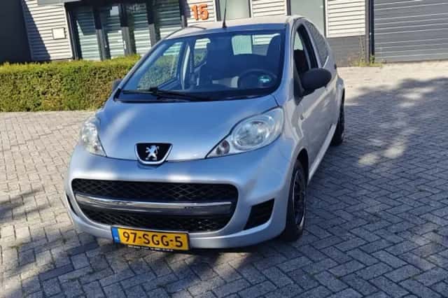 Peugeot 107 (2009) thumbnail 2